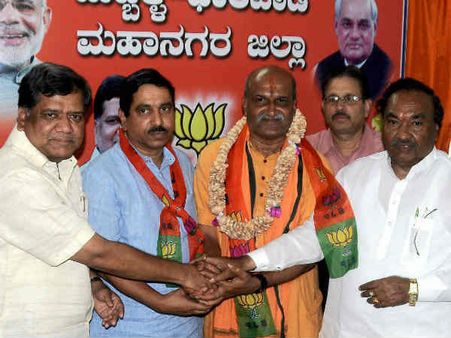 जब मुथालिक को गिफ्ट की गईं थीं पिक चड्ढी