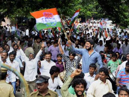 उत्तर प्रदेश के चुनावी मैदान में राजघरानों के वंशज