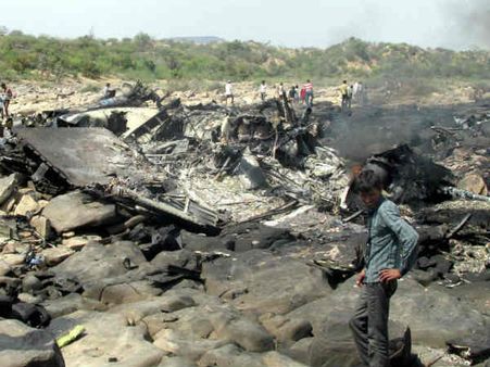 1 हजार करोड़ का विमान क्रैश और रक्षामंत्री अब तक सो रहे हैं