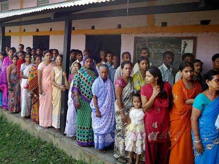 कर्नाटक में शुरुआती दो घंटों में 10 प्रतिशत मतदान