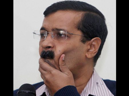 विरोध के बाद संकटमोचन मंदिर से बाहर निकाले गए केजरीवाल, नए ठिकाने की तलाश