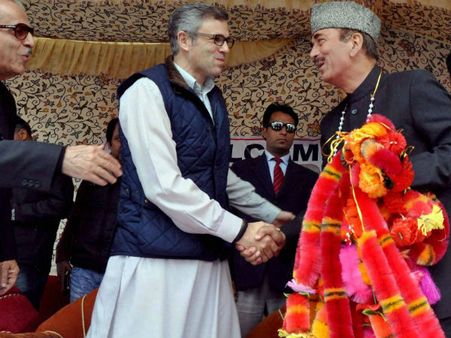 गिरिराज पर उमर ने गिराई गाज, कहा पाकिस्तान जाना मंजूर, लेकिन मोदी का विरोध बंद नहीं