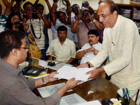 मेरे पास (नामांकन पत्र में) 'मां' है!