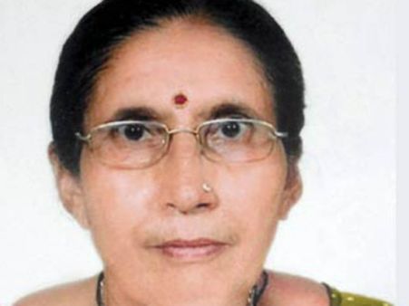 नरेंद्र मोदी की पत्‍नी जशोदाबेन चोरी-छिपे पहुंची बाबा रामदेव के आश्रम