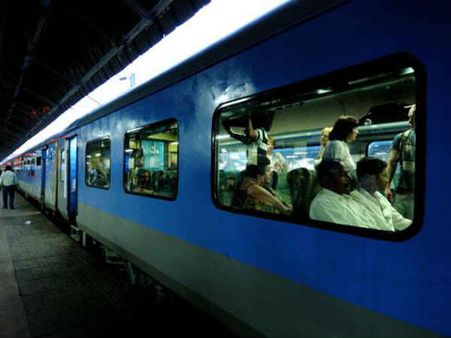 अब Chair car के टिकट में लीज‍िए VIP यात्रा का आनंद