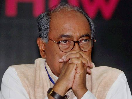 दिग्विजय सिंह ने मोदी पर ठोका 15 लाख का दावा!