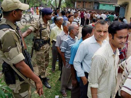 बिहार में बूथ लूट रहे युवक पर पुल‍िस ने बरसाईं गोल‍ियां