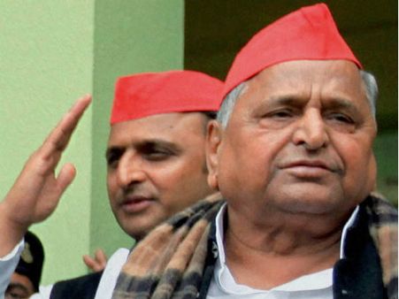 मुलायम सिंह ने किया सपा से 'दुष्कर्म', 'आरोपी' बने अख‍िलेश