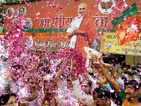 वडोदरा, अहमदाबाद को मिली सौगात, अब मोदी की दिल्ली से मुलाक़ात