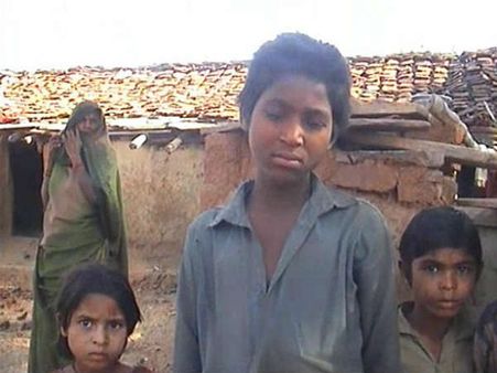 अखिलेश के लिये शर्मनाक, यूपी में गिरवी रखे जा रहे बच्चे