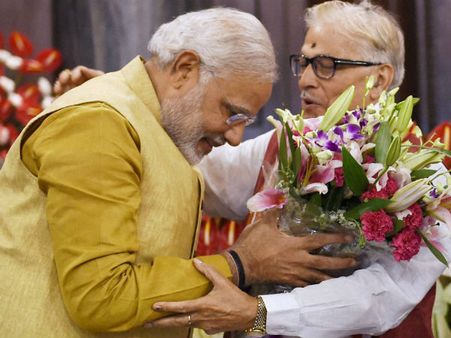 शपथ पर सियासत, जया और ममता को ठेंगा दिखाकर मोदी ने भेजा न्यौता