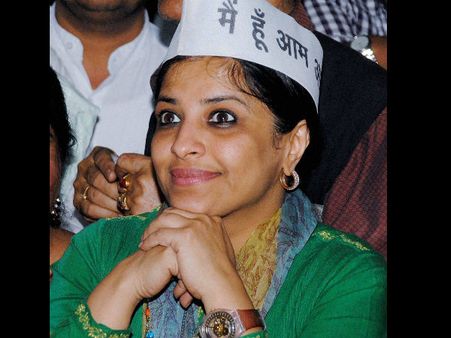 'आप' में बिखराव, शाजिया ने दिया इस्‍तीफा, केजरीवाल को दी गुटबाजी से निकलने की नसीहत