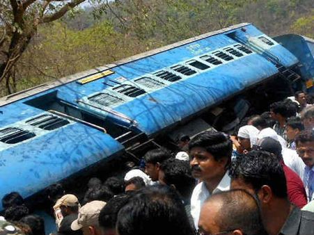 गोरखधाम एक्‍सप्रेस पैंसेंजर ट्रेन से टकराई, 40 लोगों की मौत, 100 से ज्‍यादा लोग घायल