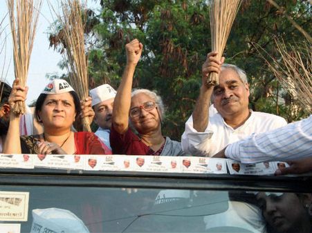 अंजलि दमानिया का यू-टर्न, सुबह 'आप' से दिया इस्‍तीफा, रात को लिया वापस