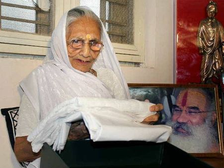 पीएम नवाज साड़ी तो भेज दी कब भेजेंगे शहीद हेमराज का सिर?