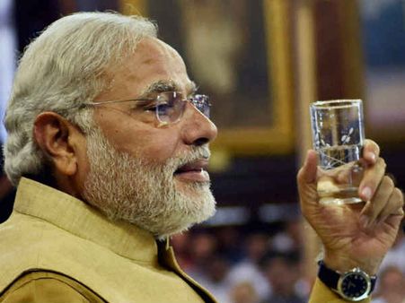 4 करोड़ में बिकने वाला मोदी का सूट गिनीज बुक में शामिल