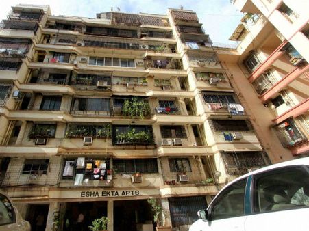 कैंपा कोला के बशिंदों ने नहीं सौंपी चाबी, 17 तक मिली मोहलत