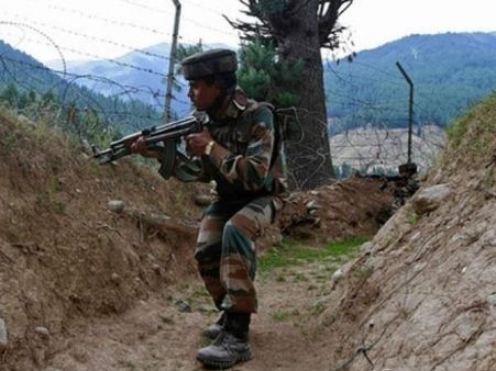 पुंछ सेक्‍टर में जारी है गोलाबारी, एक जवान शहीद, रक्षा मंत्री का दौरा कल