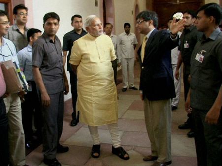 महंगाई से मोदी करेंगे दो-दो हाथ, जमाखोरों को मिली चेतावनी