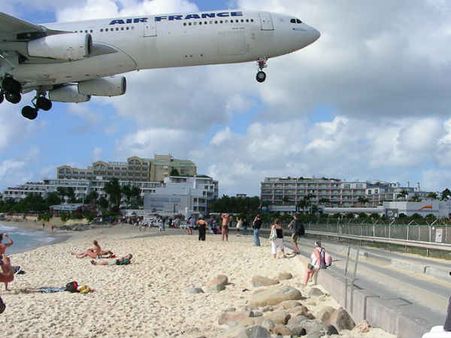 मौत को खुली दावत देते हैं ये 10 हवाई अड्डे