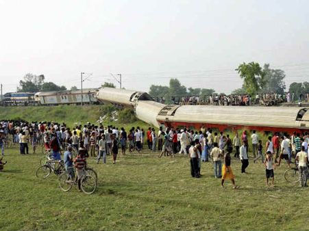 पटरी से उतर रहे 'भारतीय रेलवे' पर कैसे दौड़ेगी बुलेट ट्रेन