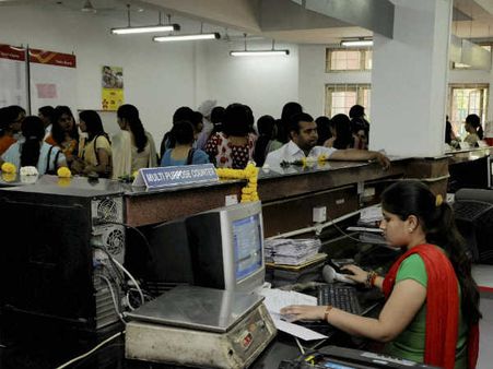 DU और UGC में सुलह, 3 साल में ही मिलेगी ड‍िग्री व सोमवार से दाख‍िले शुरु