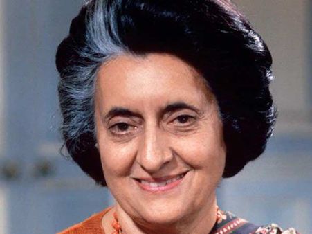 कभी 26 जनवरी परेड पर सेना के ख‍िलाफ थीं इंदिरा गांधी