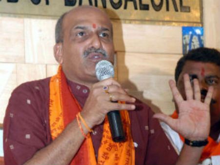 भाजपा के वरिष्ठ मंत्री ने दिया विवादास्पद बयान, कहा लड़कियां छोटे कपड़े न पहने