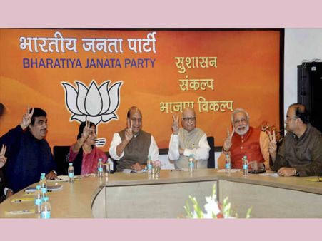 अमित शाह की ताजपोशी से पहले हड़कंप, बीजेपी मुख्यालय के बाहर मिले संदिग्ध बैग