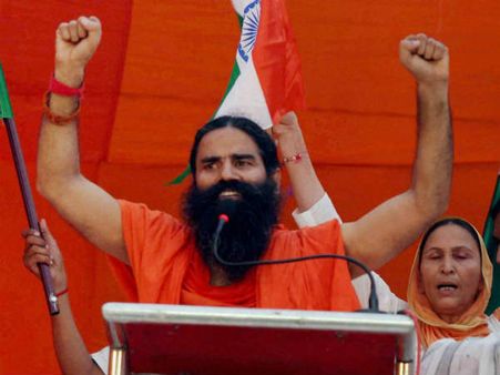 अगर वैदिक ने कश्‍मीर आजाद करने की बात कही है तो देशद्रोह का मामला दर्ज करो: रामदेव