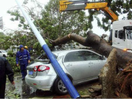 चीन में 'मातमो' तूफान का कहर, 13 लोगों की मौत, लाखों प्रभावित