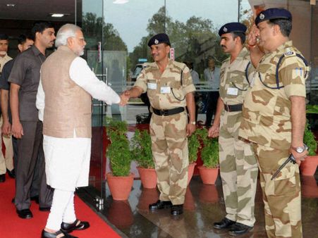 मोदी को लगने लगा डर, कहीं SPG ना सुन ले उनकी बातें