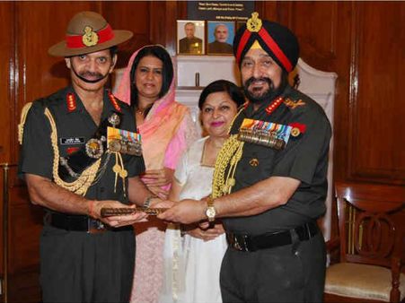 बतौर नए सेना प्रमुख जनरल दलबीर सिंह सुहाग ने संभाली जिम्‍मेदारी