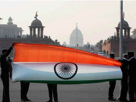 दिखे प्लास्ट‍िक के तिरंगे तो होगी 3 साल की सजा