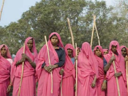 आशा निगम ‘गुलाबी गैंग’ की कमांडर मनोनीत