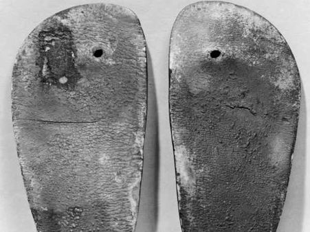 काली स्याही और जूता मार, अब महाराष्ट्र से चप्पल मार सिलसिला