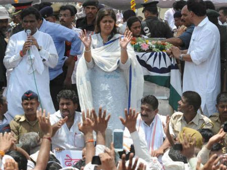 महाराष्ट्र चुनावः मुंडे सपना पूरा करने के लिए बेटी पंकजा ने फूंक दिया चुनावी बिगुल