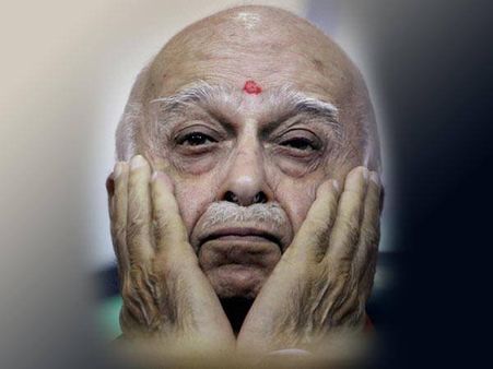 संघ के इशारे पर कतरे गए आडवाणी के पर