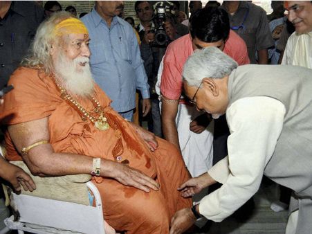 शंकराचार्य का नया राग: नि:संतान हिंदू पतियों को मिले दूसरी शादी का हक