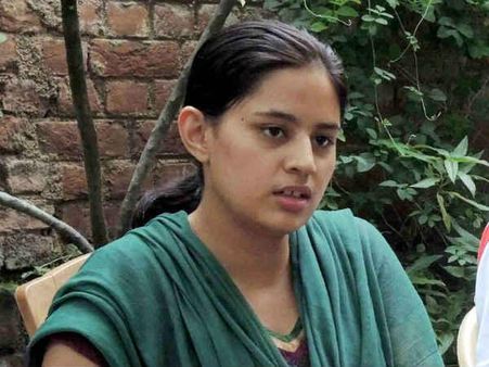 रांची 'लव जेहाद': तारा के पति रकीबुल के फ्लैट से 36 सिम कार्ड, 15 मोबाइल और 2 एयरगन बरामद