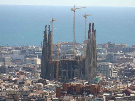 PICS: 132 सालों से बन रहा यह चर्च अभी भी है अधूरा