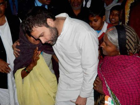 PM ढोल बजा रहे हैं और यूपी में बिजली नहीं: राहुल गांधी