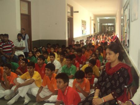 मोदी सर की क्लास, कहीं हुए पास तो कहीं हो गए फेल