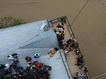 80,000 जिंदगियां बचाने वाली भारतीय सेनाओं को सलाम