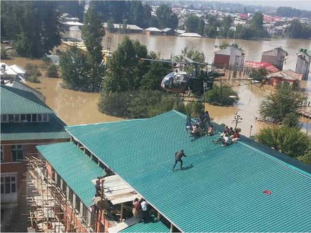 बाढ़ में सेना के जज्‍बे को देखकर पाक ने भी कहा 'जय हिंद की सेना'