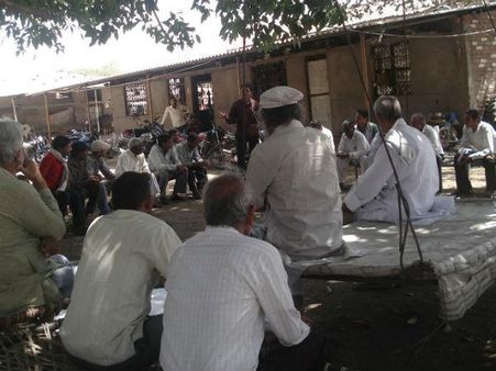 UP में खाप पंचायत का फरमान: बच्चे दो ही अच्छे