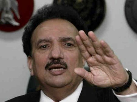 गुस्‍साए यात्रियों ने पाक के पूर्व मंत्री रहमान मलिक को उतारा प्‍लेन से नीचे