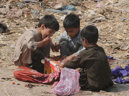 भारत में घटी भूखों की तादाद, तो पाक में बढ़ रहे हैं भूखे: रिपोर्ट