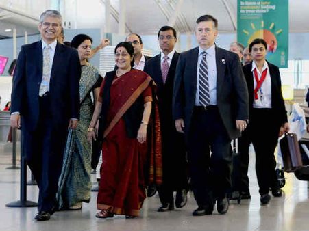 सुषमा स्‍वराज ने कहा 30 सितंबर तक लद्दाख से हट जाएगी चीनी सेना