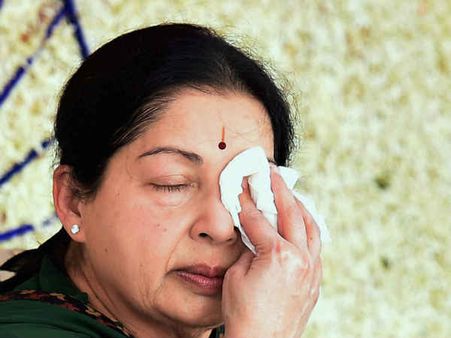 अवैध तीन करोड़ रुपए से कराई थी बेटे की शादी